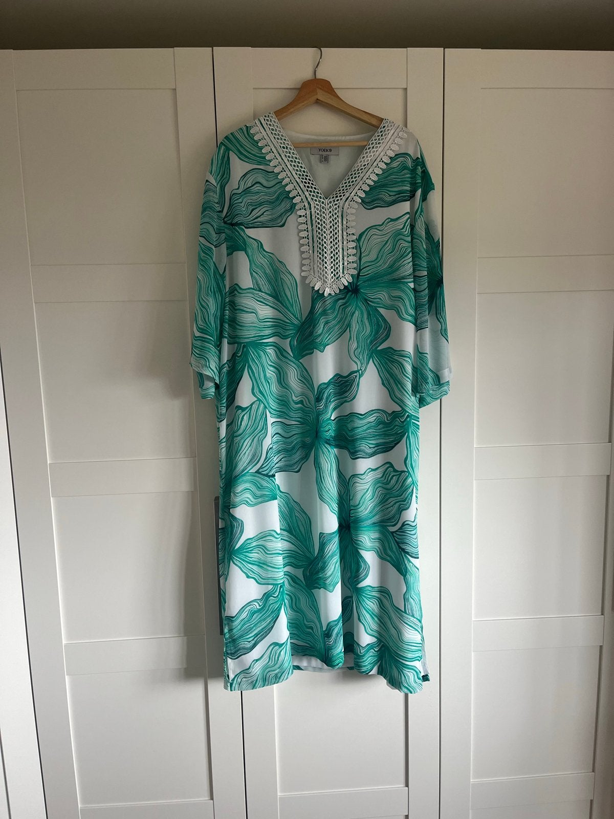 Yoek jurk maat 46/48, wit met groene bloemenprint, Kleding | Dames, Wit, Maat 46/48 (XL) of groter, Ophalen of Verzenden, Zo goed als nieuw