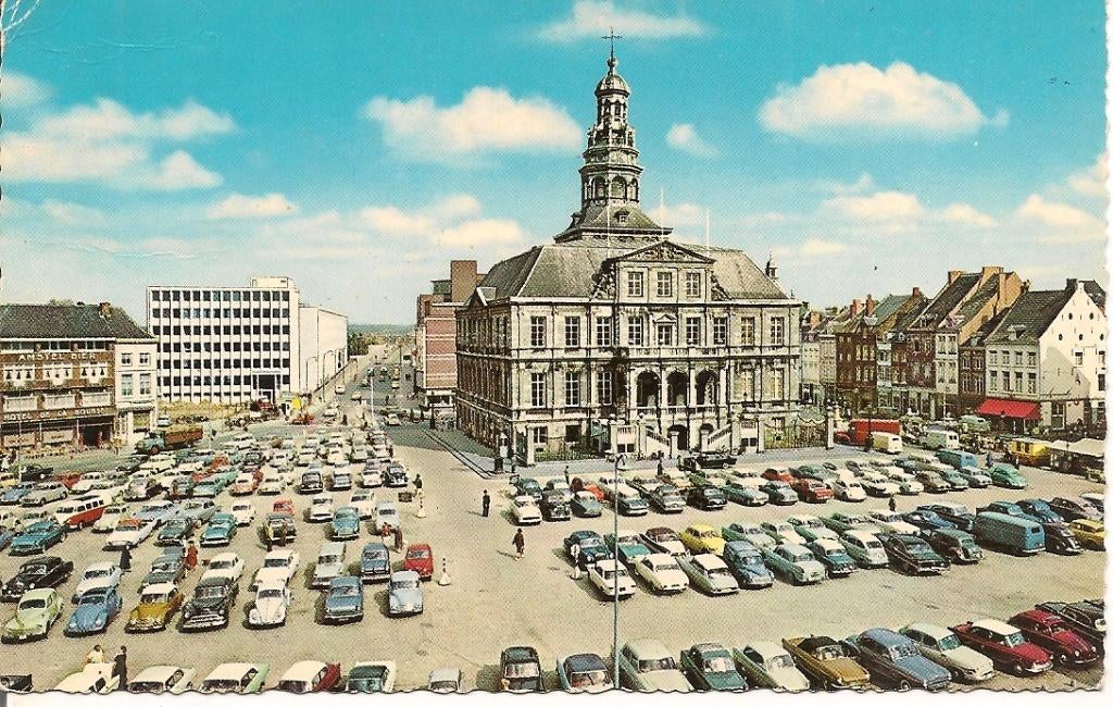 Maastricht Markt met Stadhuis., Ophalen of Verzenden, 1960 tot 1980, Gelopen, Limburg
