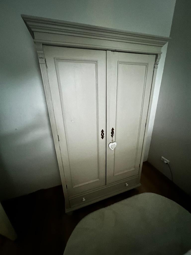 Grenen kast, Ophalen