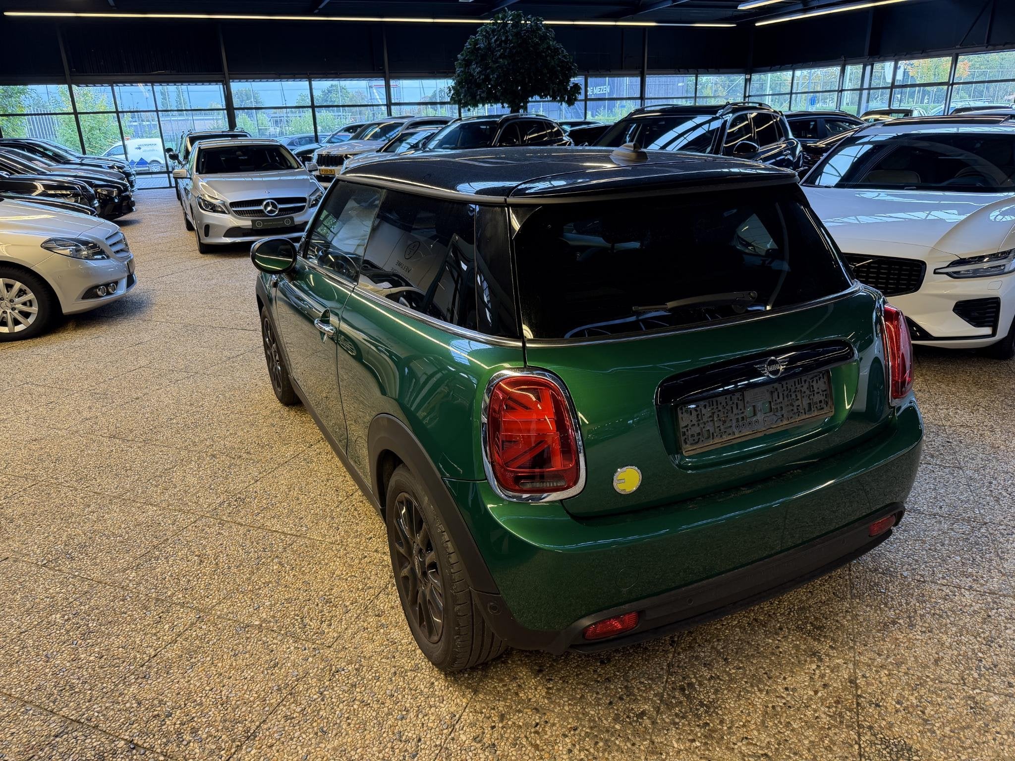 MINI Electric Classic 33 kWh | Pano | HUD | Harman & Kardon, Auto's, Gebruikt, 1340 kg, 33 kWh, 4 stoelen
