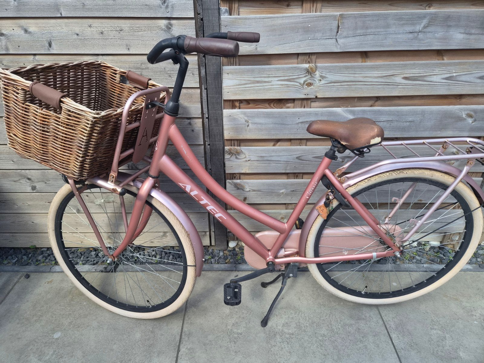 Altec fiets met rieten mand, Ophalen, Altec, Gebruikt, Stuurbevestiging
