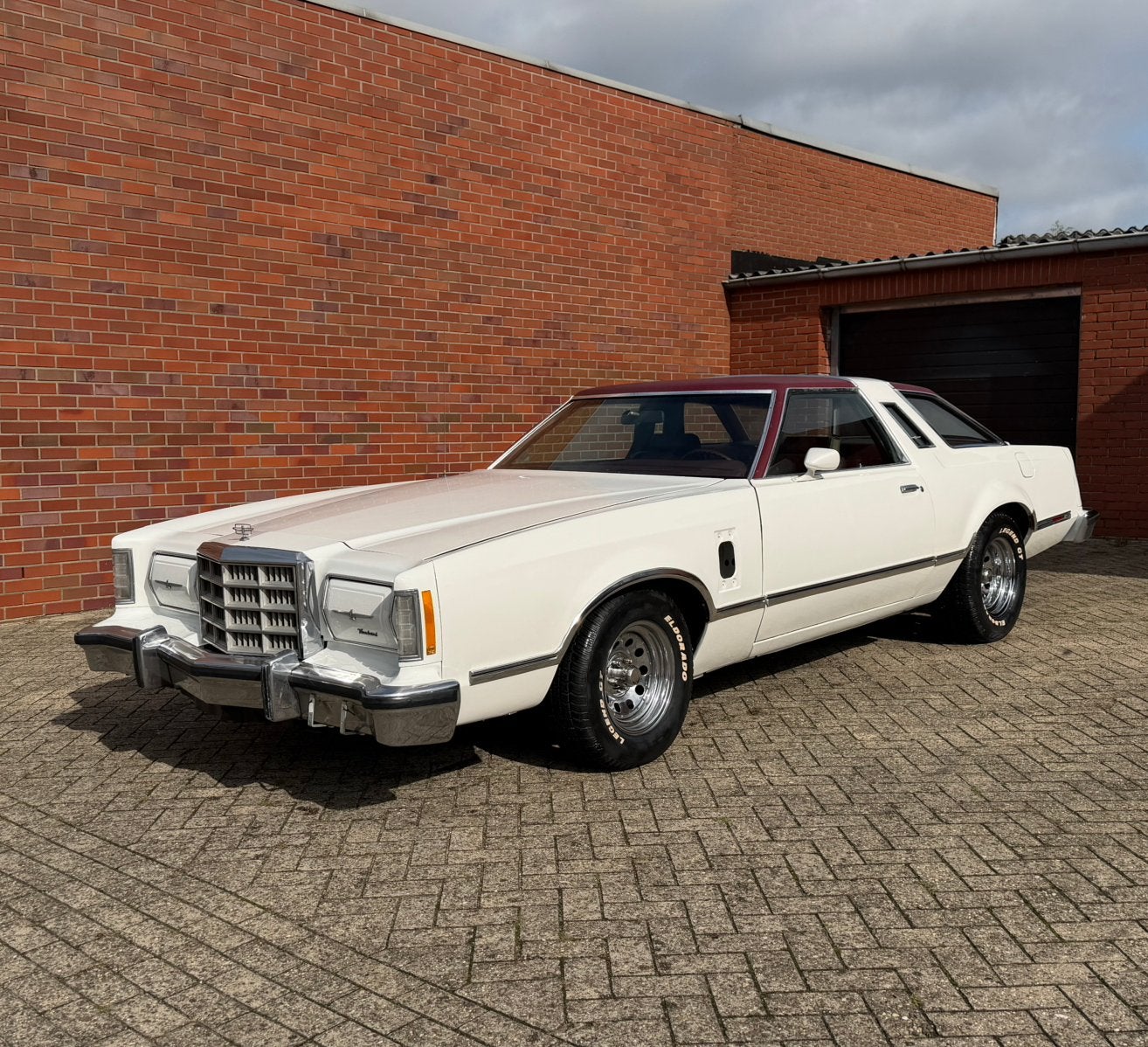 Ford Usa Thunderbird 4.9 V8 oldtimer 1979 Wit V8 Coupe, Automaat, Achterwielaandrijving, 5196 cc, Wit