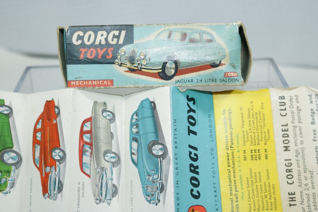 Corgi 208M Jaguar 2.4 Litre Saloon 1:43 leeg compleet doosje, Ophalen of Verzenden, Gebruikt, Auto, Corgi