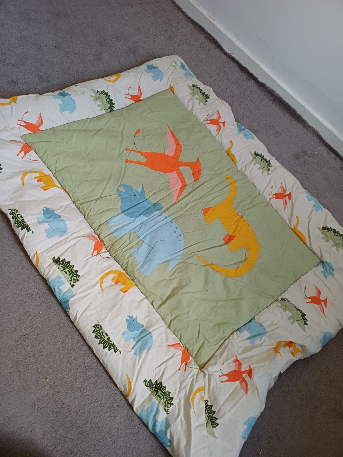 Leuk speelkleed met vrolijk dino-thema voor baby's/kinderen, Ophalen of Verzenden