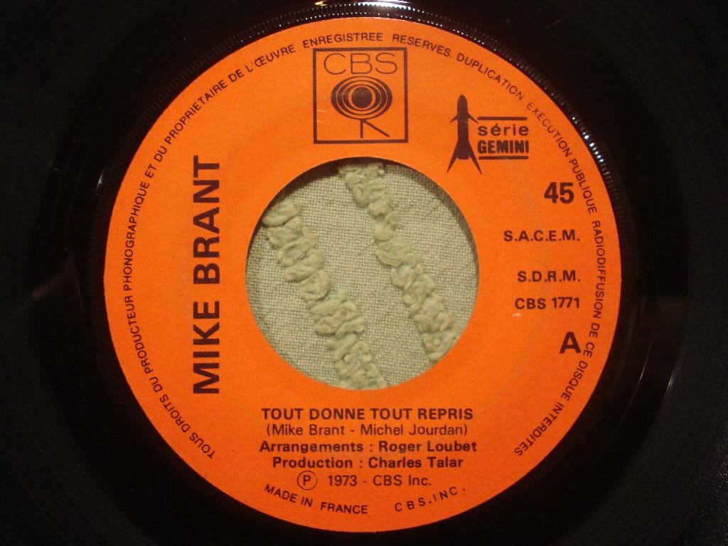 Mike Brant 7" Vinyl Single: ‘Tout donne tout repris’ (Fr), 7 inch, Single, Ophalen of Verzenden, Zo goed als nieuw