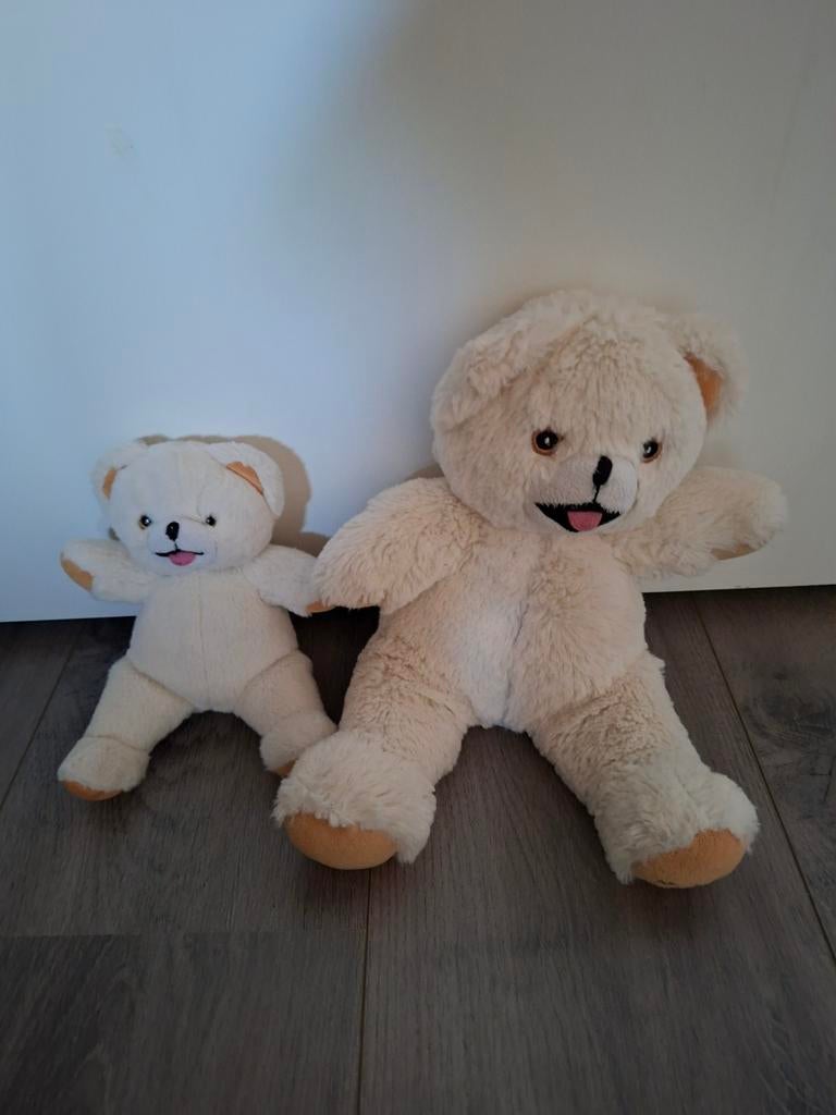 Mag goedkoop en snel weg 2 Robijn beertjes - ook los te koop, Ophalen of Verzenden, Gebruikt, Beer