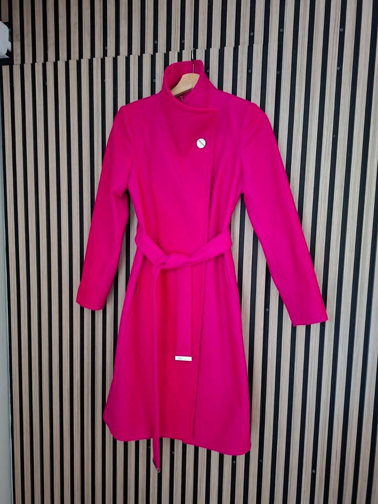 Ted Baker mantel fuchsia maat 1 met verkleuringen, Kleding | Dames, Jassen | Winter, Ophalen of Verzenden, Roze, Maat 34 (XS) of kleiner