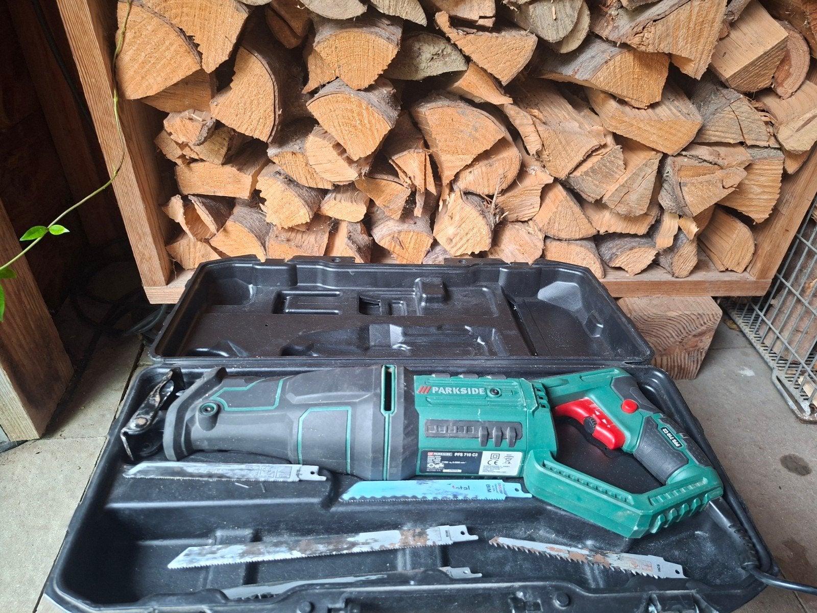 Parkside Reciprozaag PFS 710 C2 met zaagbladen en koffer, Ophalen of Verzenden, 600 tot 1200 watt, Reciprozaag, 70 mm of meer