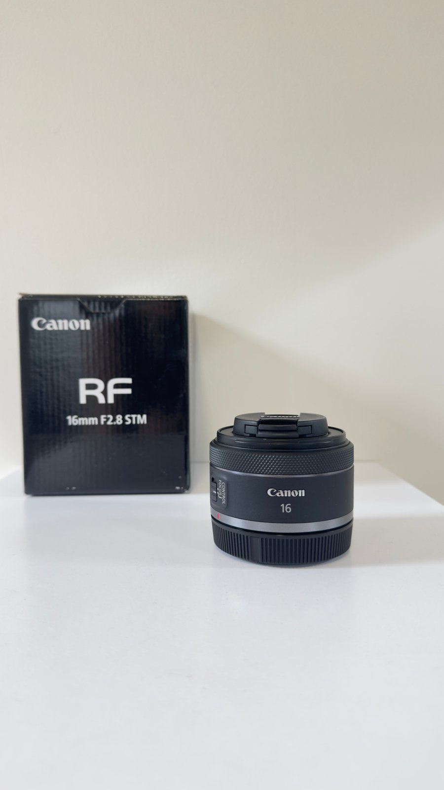 Canon RF 16mm F/2.8 STM - guarantee till - 08.2027, Ophalen of Verzenden, Zo goed als nieuw, Groothoeklens