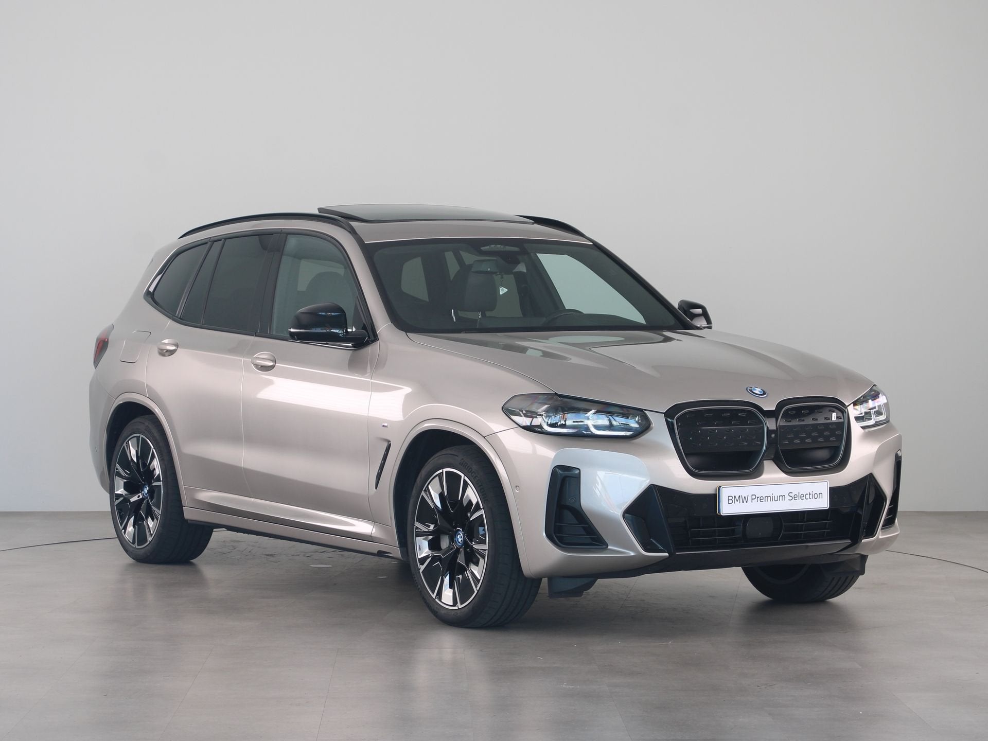 BMW iX3 High Executive 80 kWh SoH 100% (bj 2023, automaat), Achterwielaandrijving, 2155 kg, Blauw, IX3