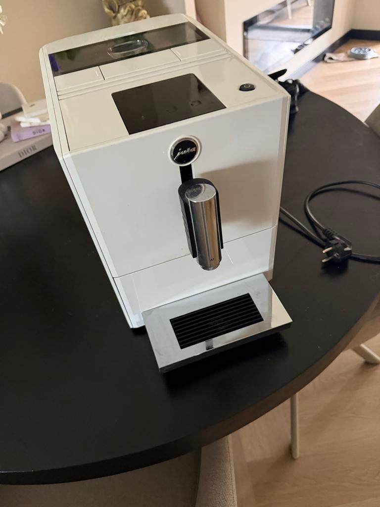 Jura A1 Koffiemachine - Compact en Stijlvol, Witgoed en Apparatuur, Koffiezetapparaten, Ophalen, Afneembaar waterreservoir, Gebruikt