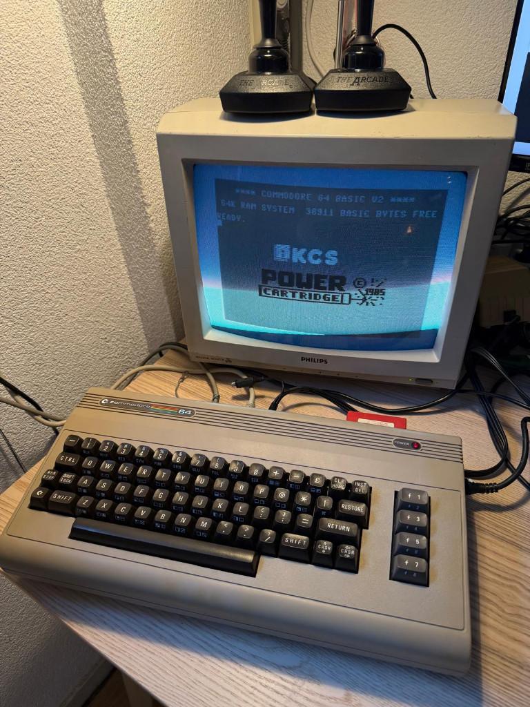 Commodore 64 - 4x C64, monitor, met 1581 en KCS, Ophalen, Commodore C 64