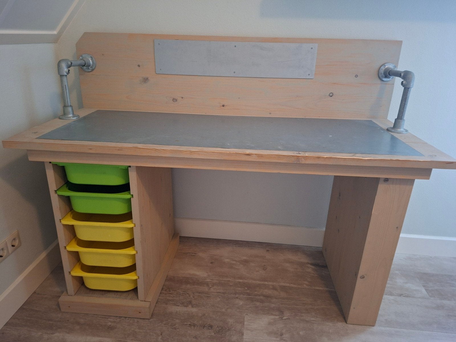 Mooi steigerhouten bureau, Ophalen