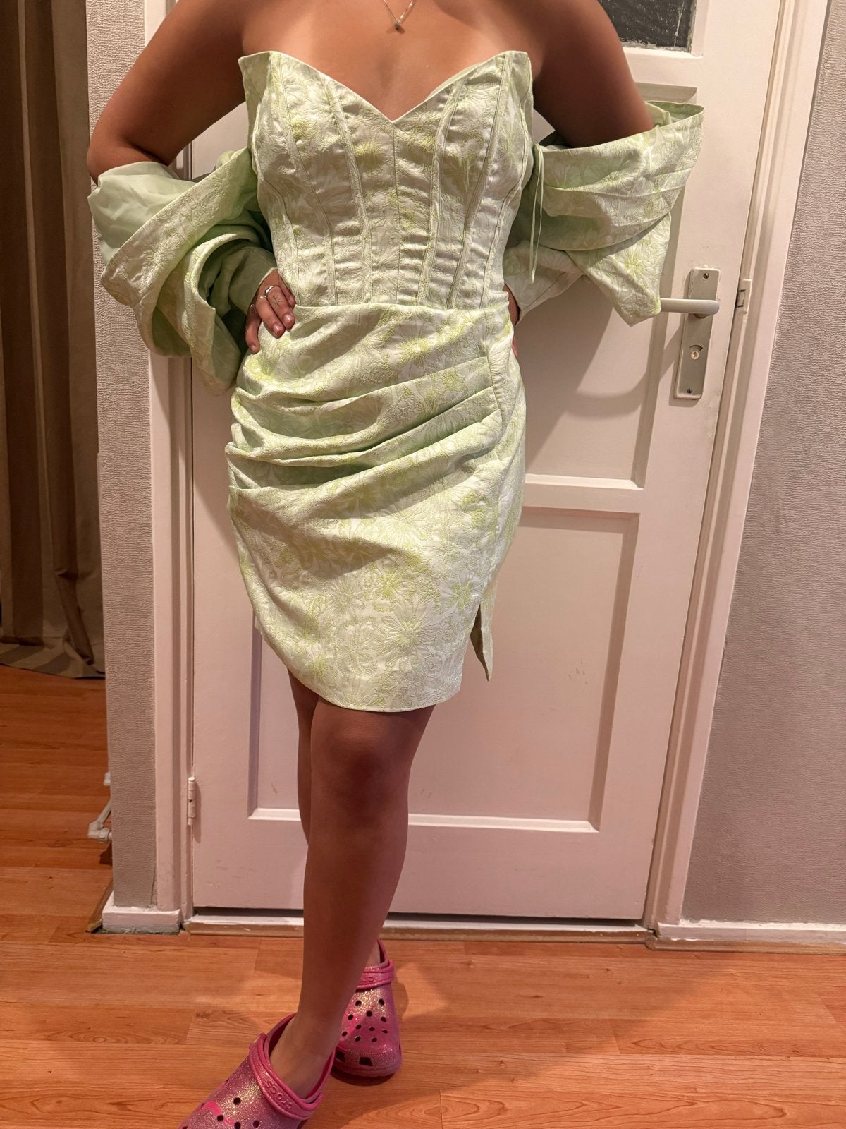 Asos luxe Cocktailjurk mintgroen crème met pofmouwen, Verzenden, Maat 42/44 (L), Zo goed als nieuw, Boven de knie