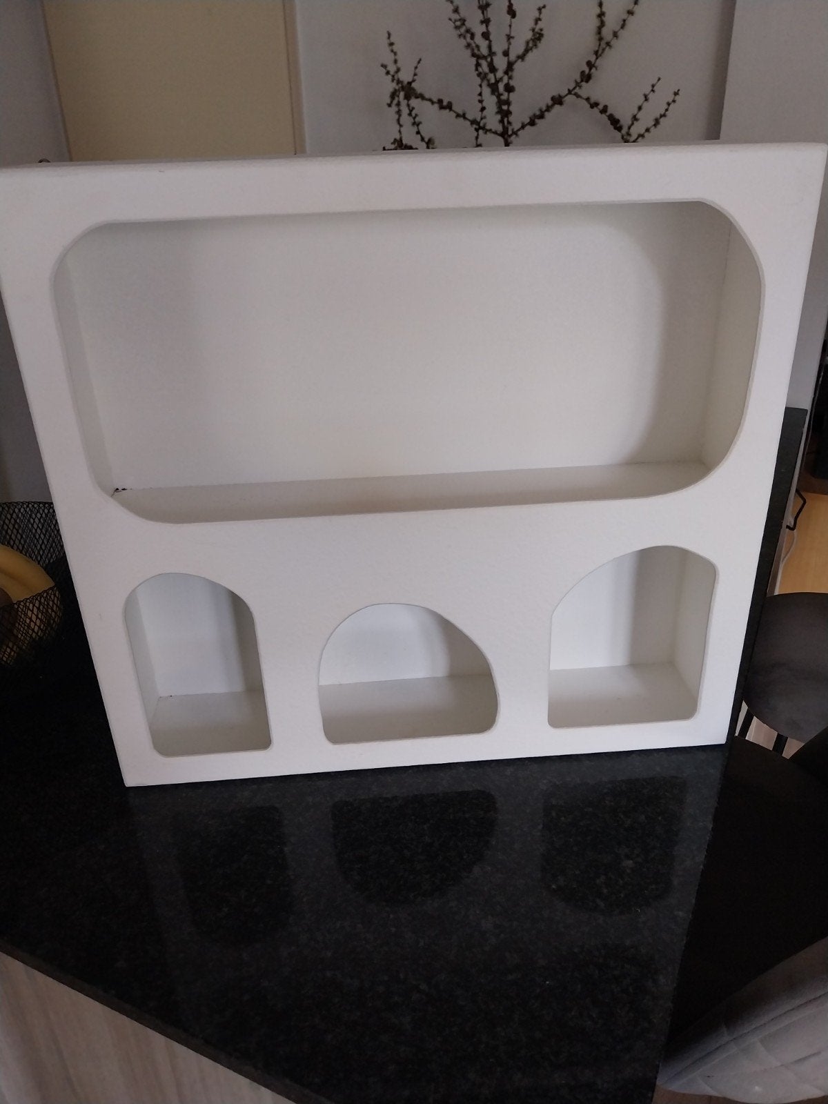 Wit wandrek met vakken, Ophalen, Met plank(en), Gebruikt, 50 tot 100 cm