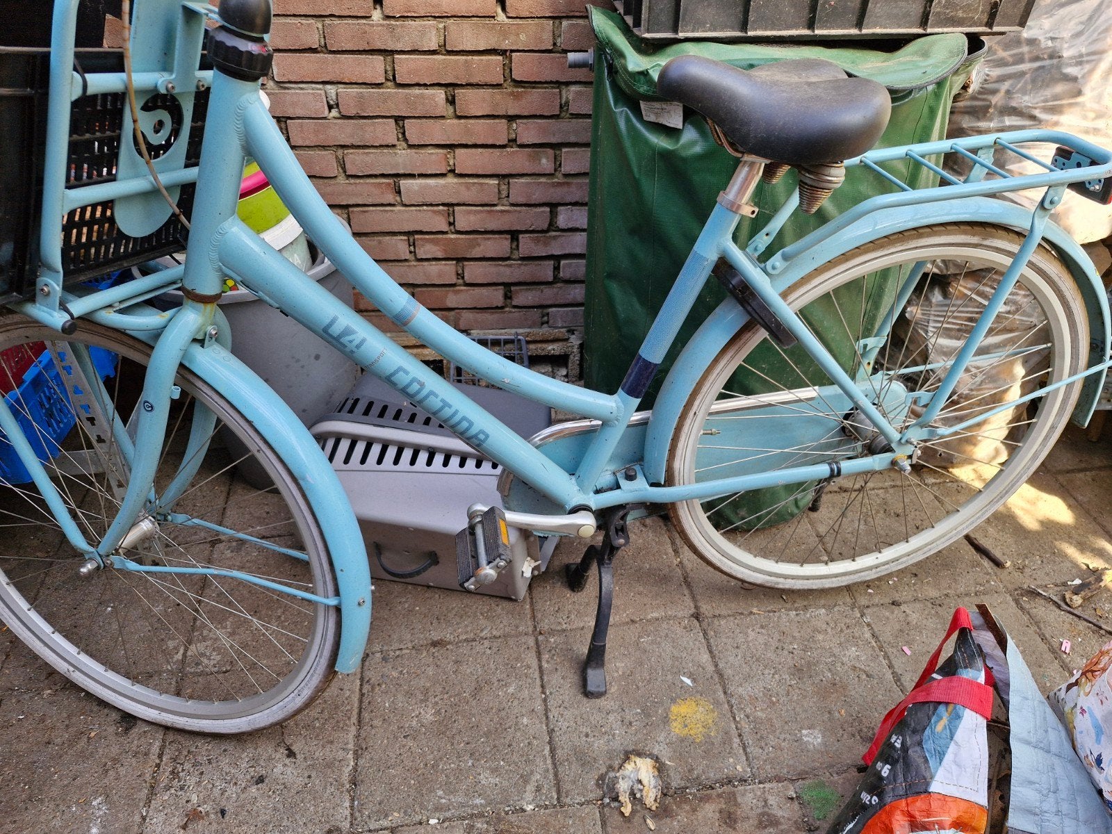 Lichtblauwe stadsfiets met voordrager en mand, Velgrem, Ophalen, Overige merken, 53 tot 56 cm