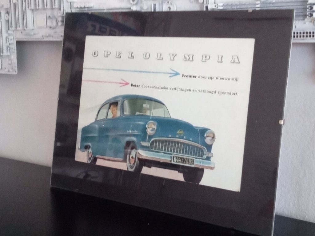 Leuke ingelijste autofolder van de Opel Olympia circa 1953,, Verzenden, Gelezen, Opel