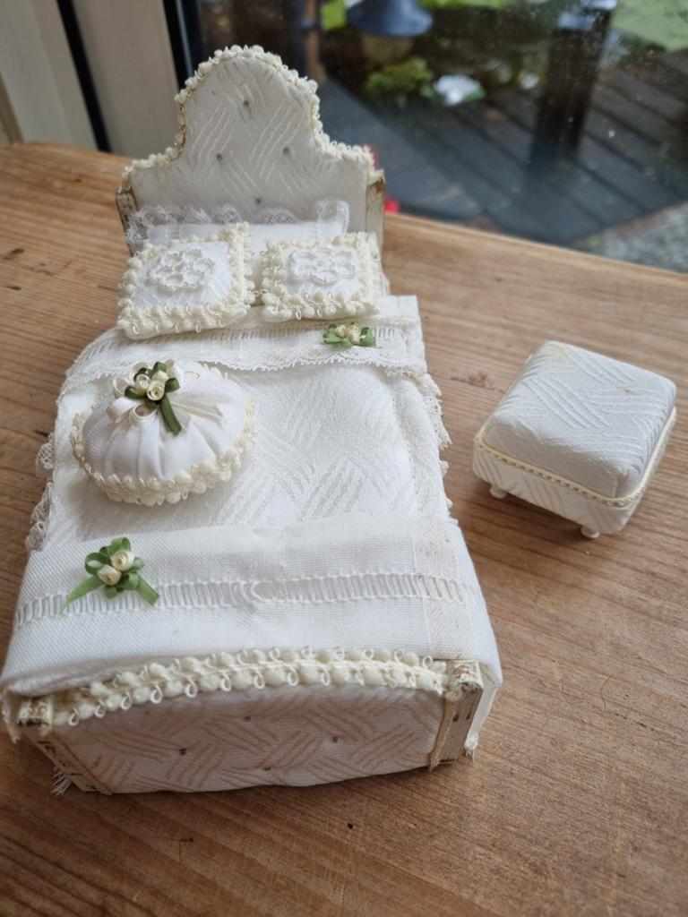 Mooi bedje voor poppenhuis 1.12, Ophalen of Verzenden, Poppenhuis