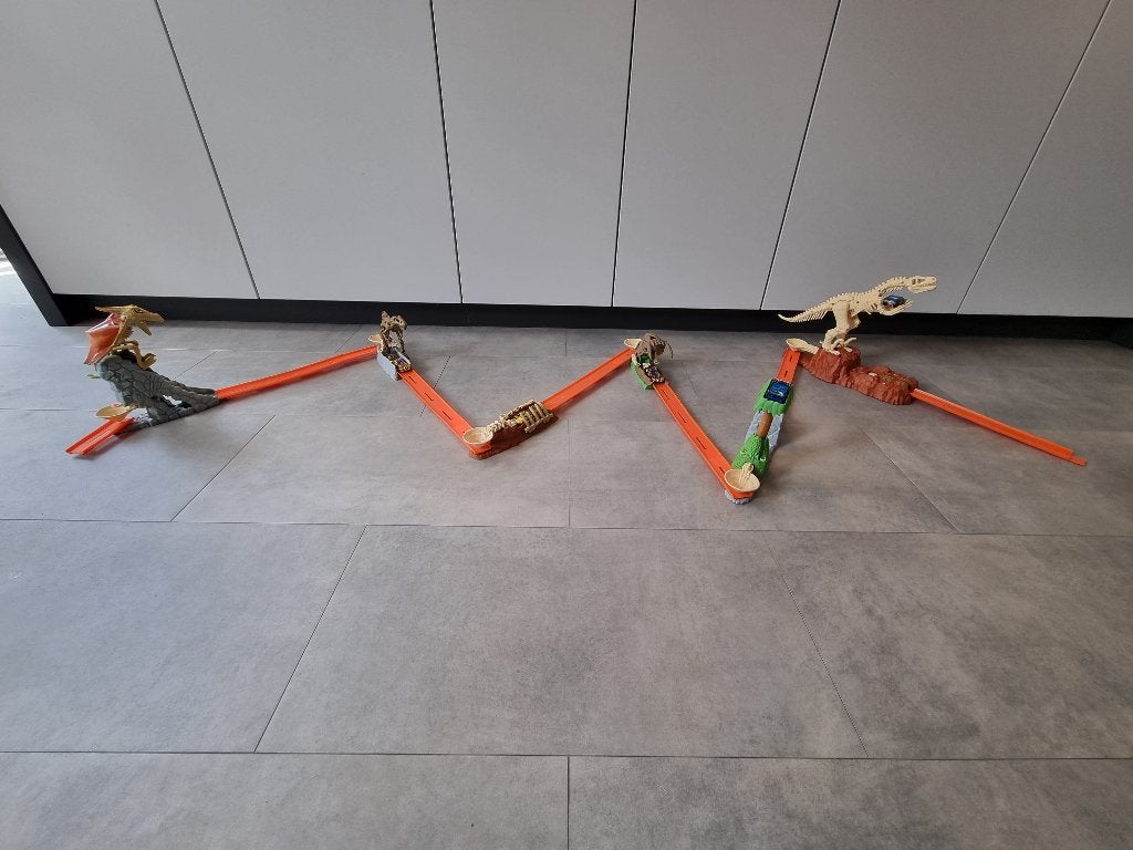 Hot Wheels Racebaan met Dinosaurus Thema, Racebaan, Zelf te bouwen, Ophalen of Verzenden, Zo goed als nieuw