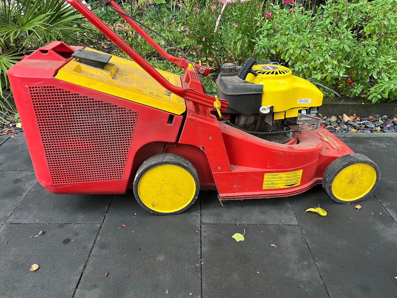 Benzine Grasmaaier - Wolf-Garten 2.42 TP, Tuin en Terras, Grasmaaiers, Ophalen, Cirkelmaaier, Gebruikt, Opvangbak