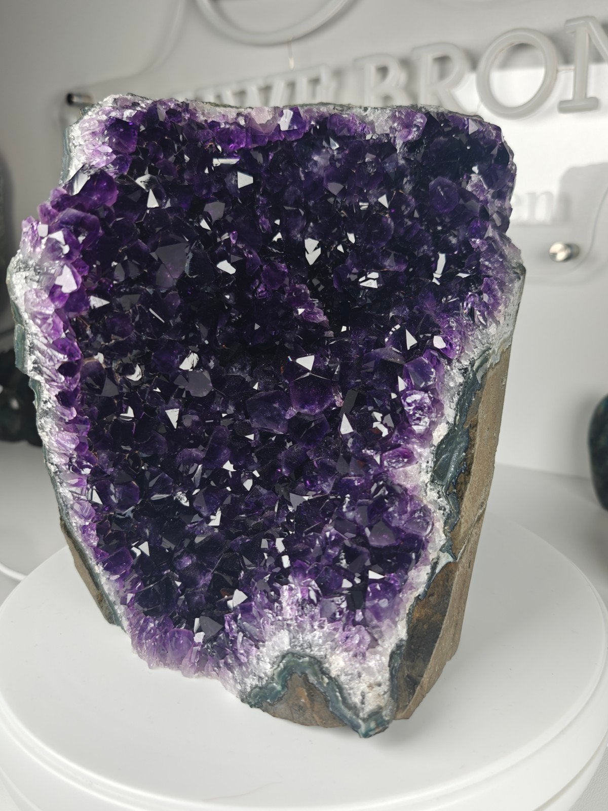 Prachtige Amethist Geode 6.4kg - Diep Paarse Kristallen, Ophalen of Verzenden, Mineraal