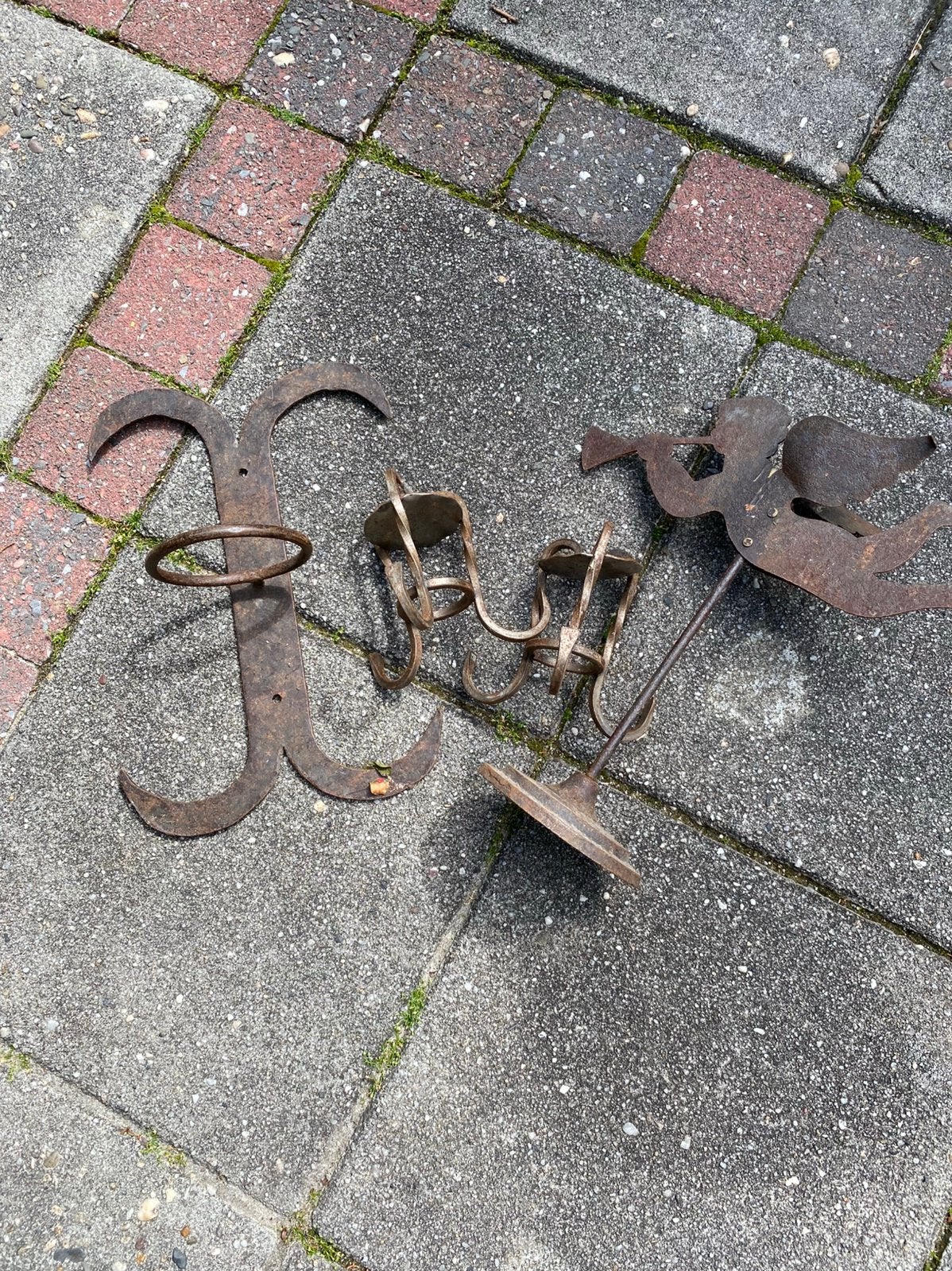 Antieke kandelaar van ijzer oa engel, Antiek en Kunst, Antiek | Kandelaars, Verzenden