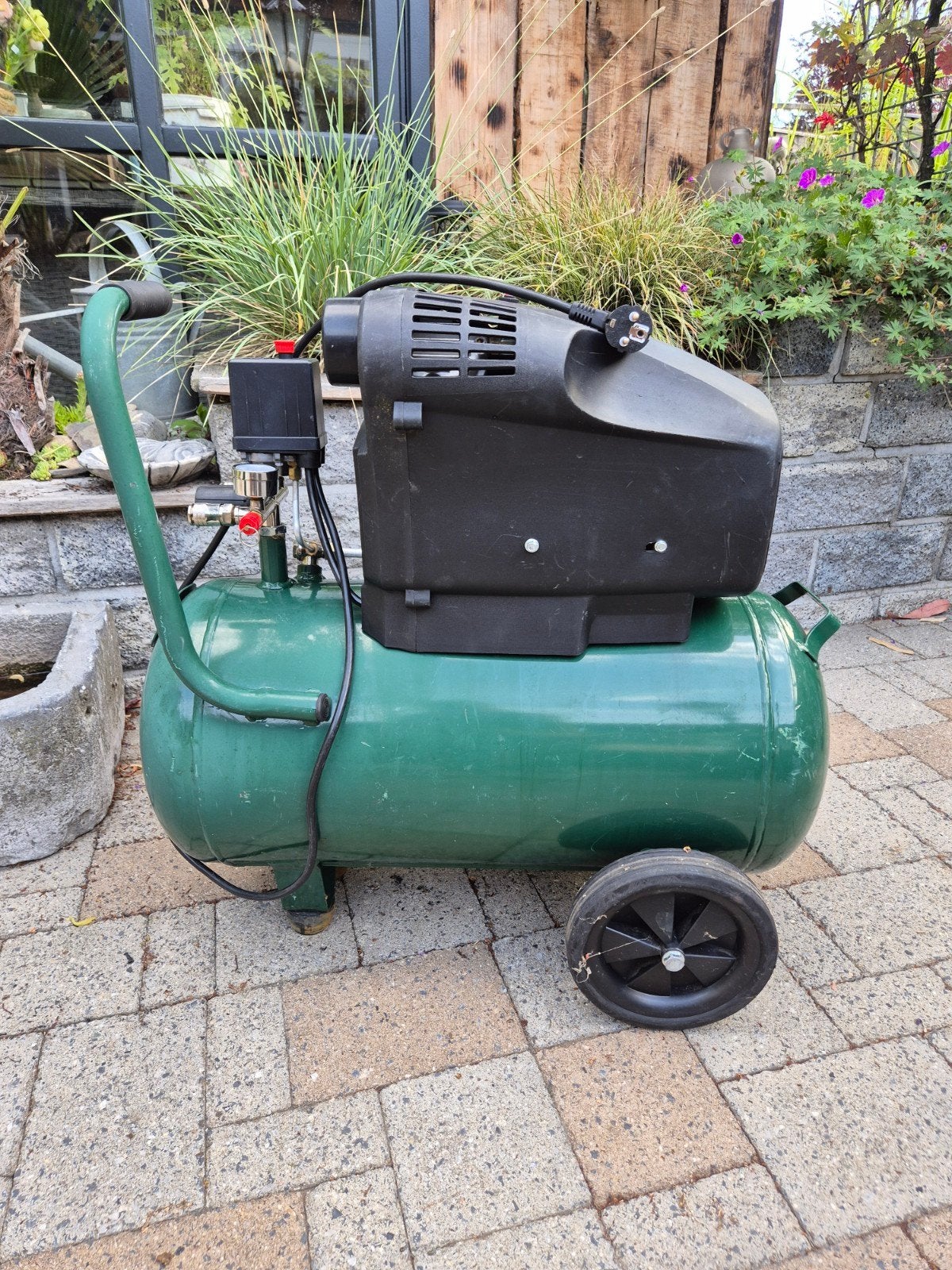 Compressor 2force 8bar, Doe-het-zelf en Verbouw, Compressors, Ophalen, Gebruikt, 6 tot 10 bar, 25 tot 100 liter