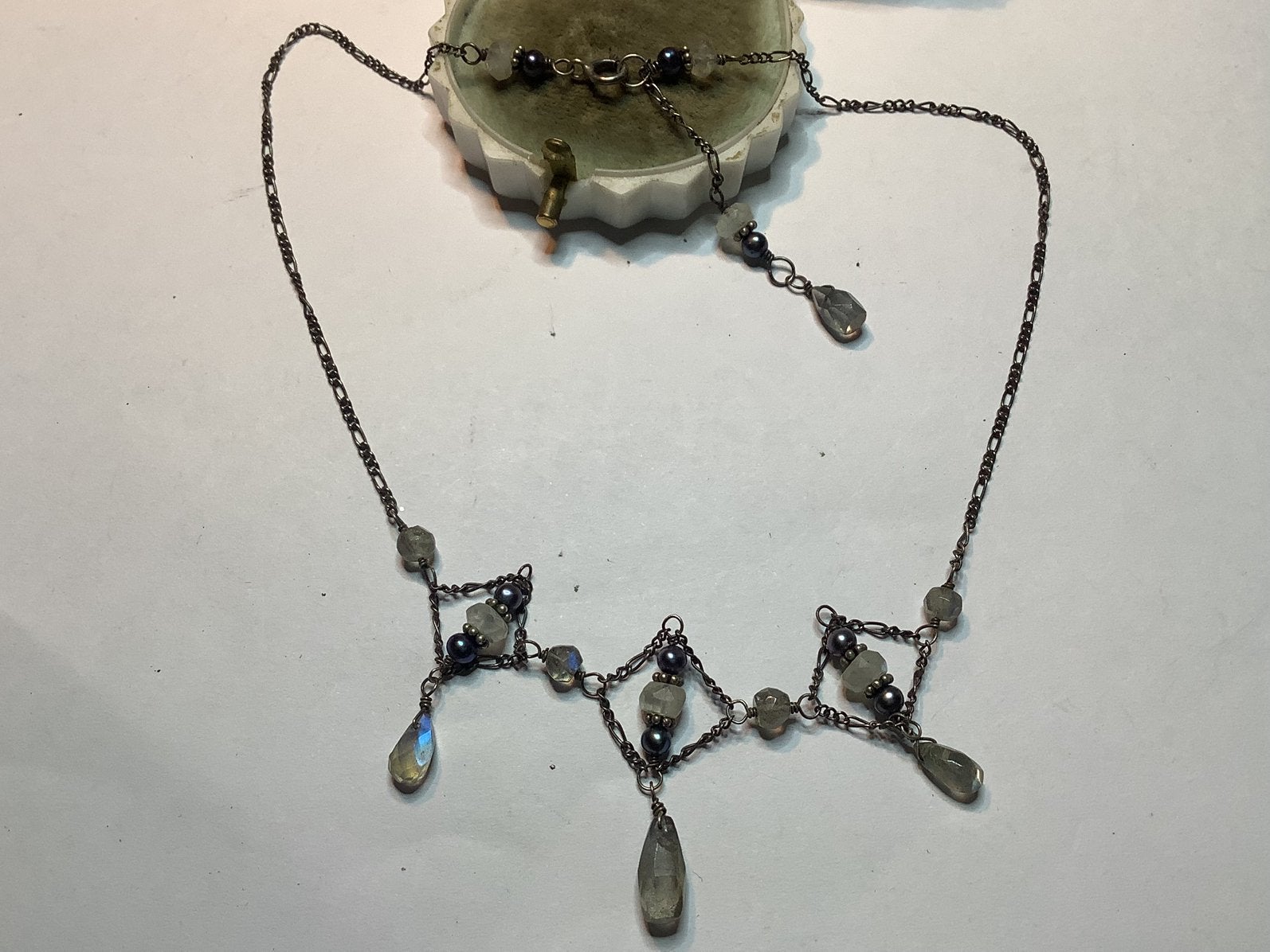 PRACHTIG BEWERKT, ZILVEREN COLLIER MET DIVERSE EDELSTENEN, Ophalen of Verzenden, Zilver, Ketting