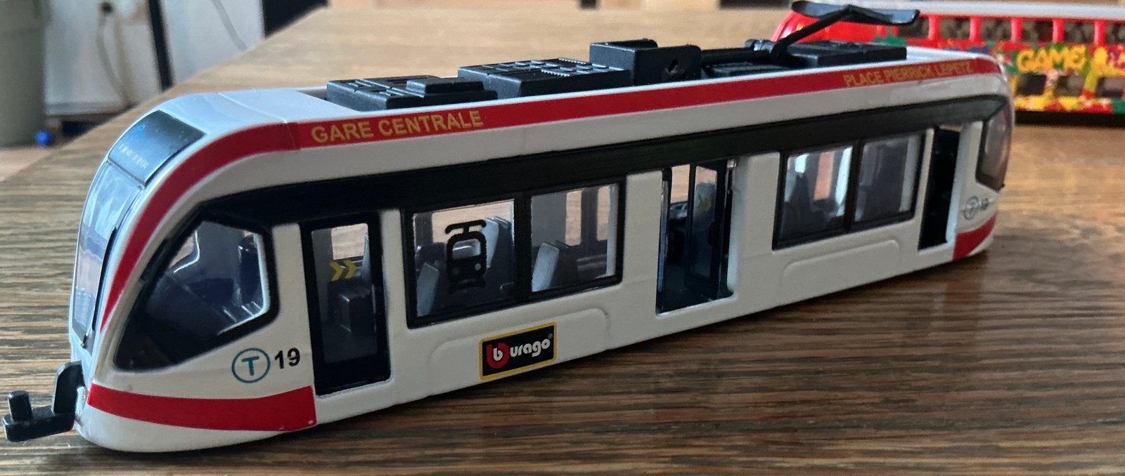 Burago Street fire Intercity Tram deuren gaan open 20.5 Cm, Ophalen of Verzenden, Zo goed als nieuw