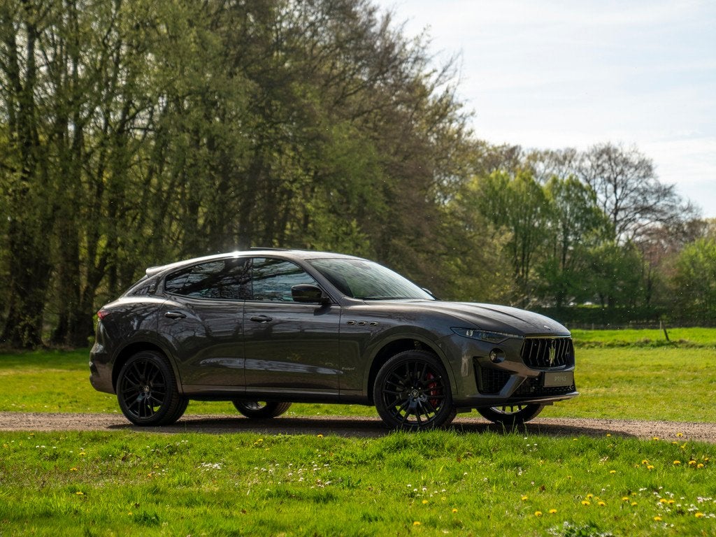 Maserati Levante 3.0 V6 S AWD 430pk GranSport Facelift | Pan, Auto's, Maserati, Automaat, 430 pk, Gebruikt, Zwart