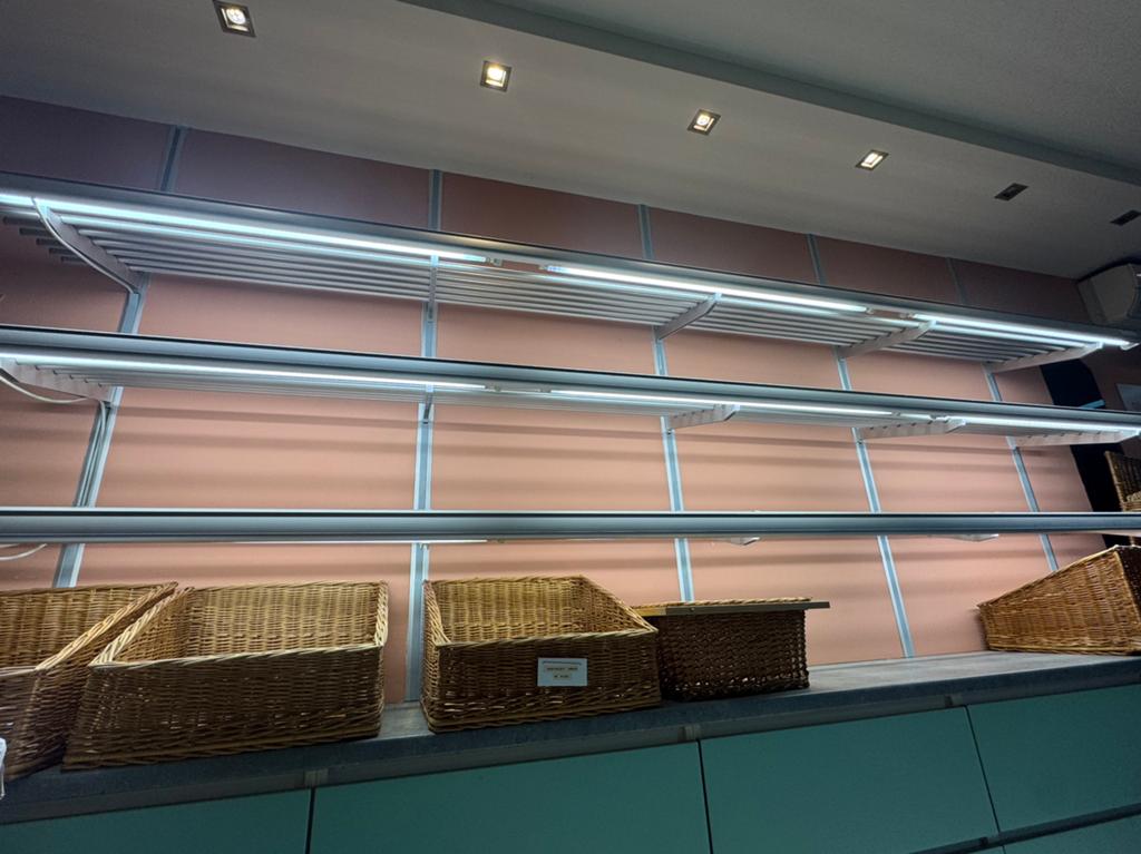 Broodmand Etagere. 3 laags 3500mm. Met verlichting, Ophalen