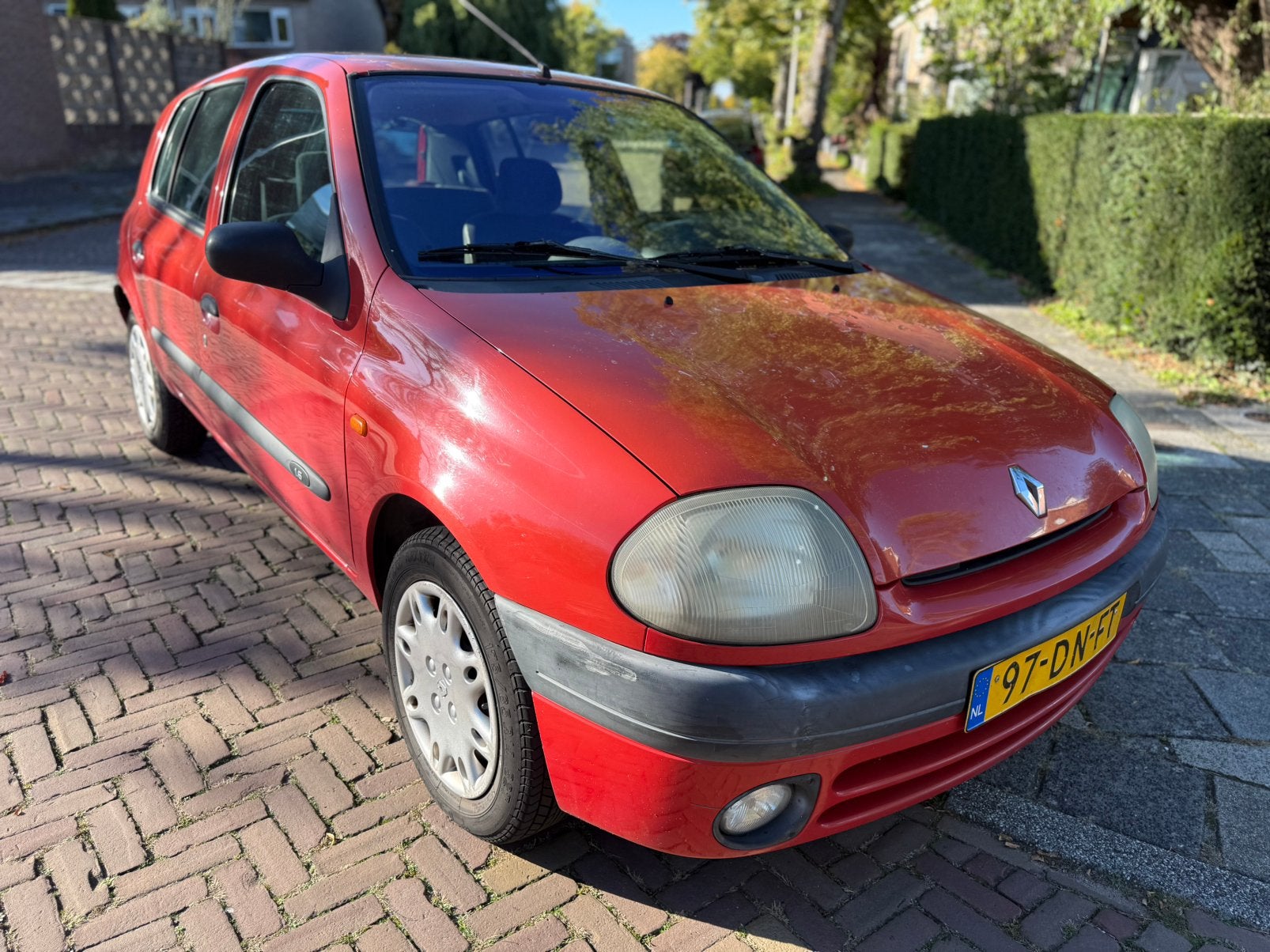 Renault Clio 1.6 AUTOMAAT/5-DEURS/NAP, 40 €/maand, 4 cilinders, Origineel Nederlands, Grijs