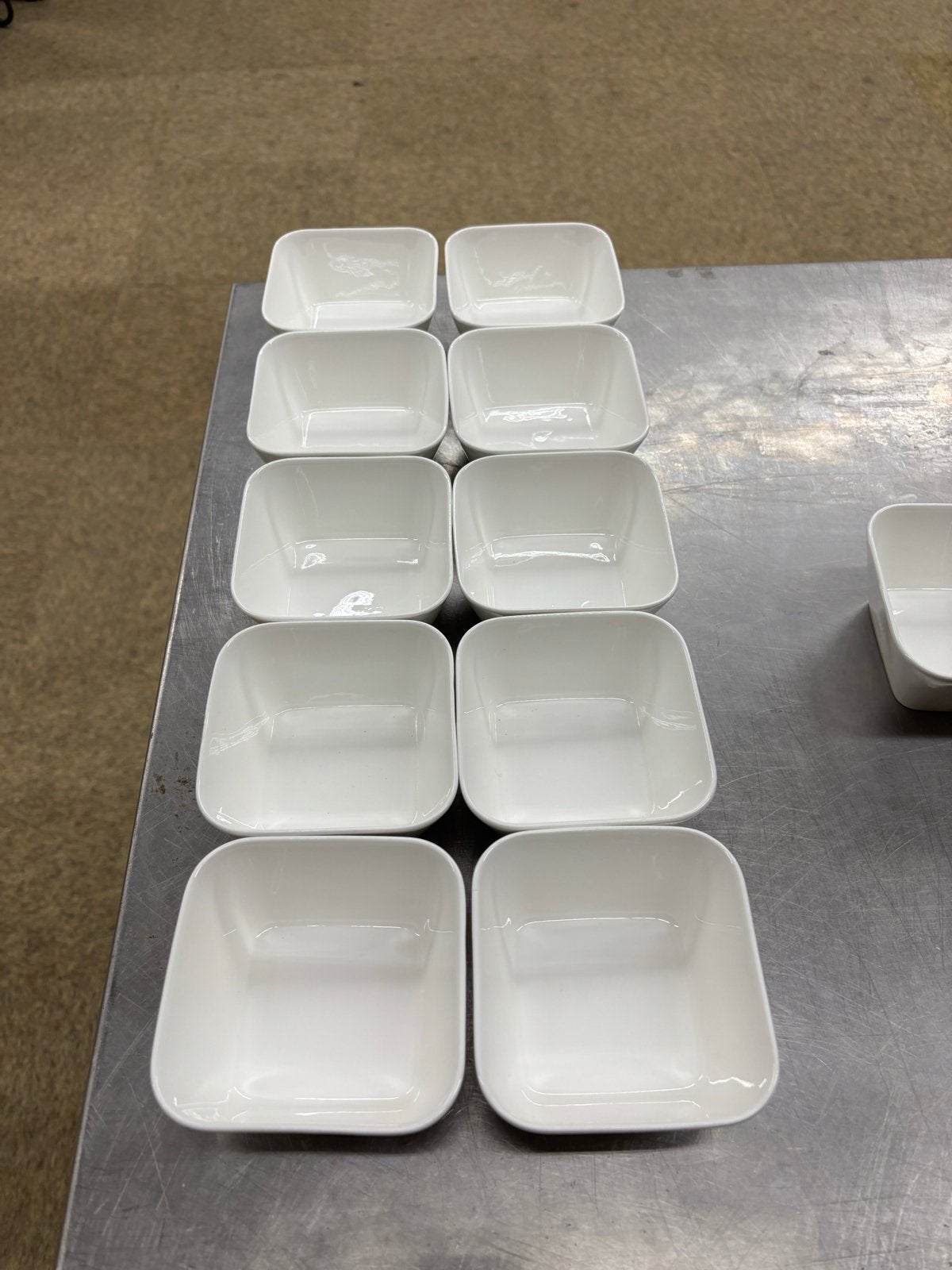114 stuks saus / amuse bakjes 10x10 cm, Ophalen, Gebruikt, Keramiek, Kom(men)