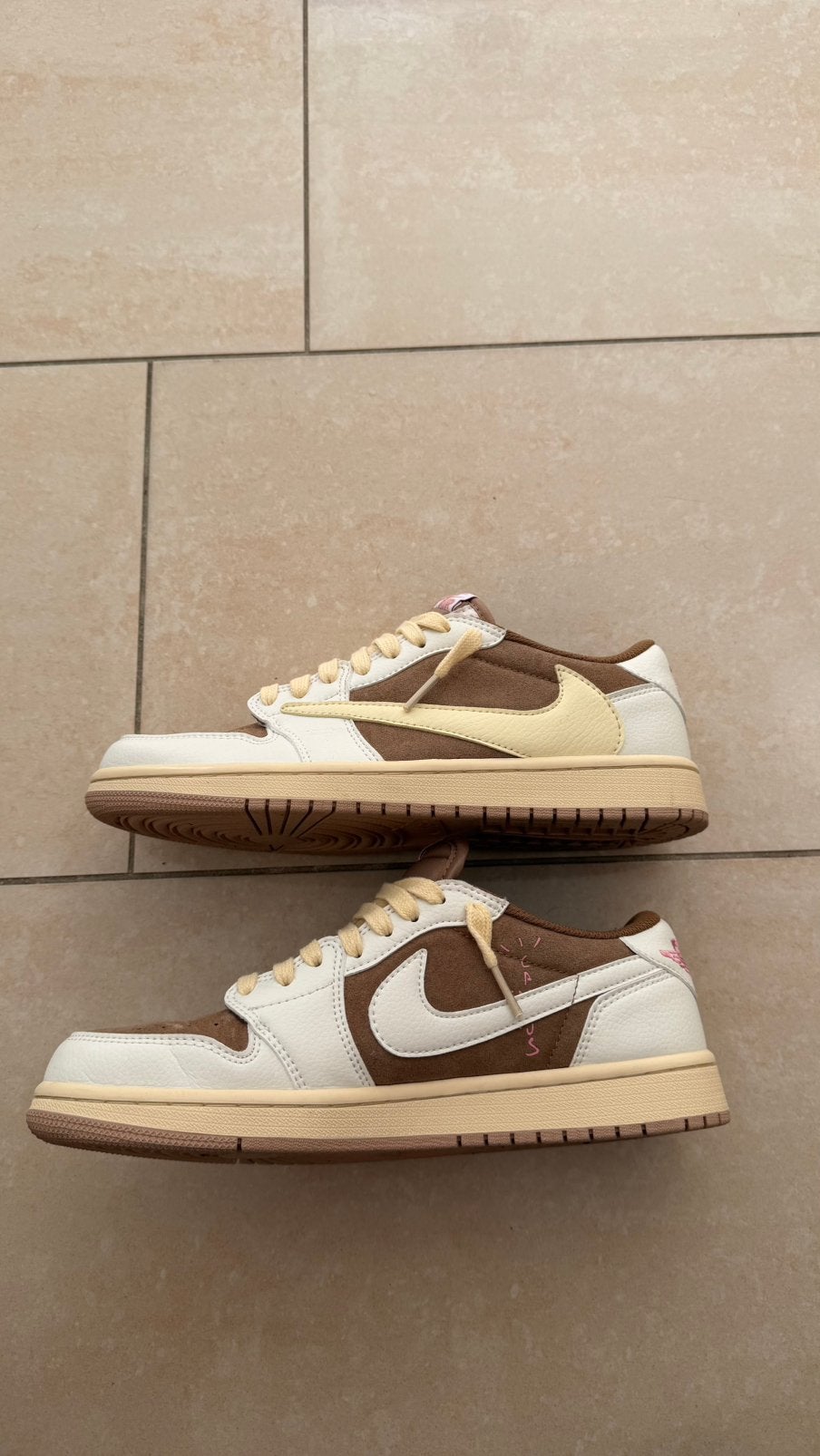 Nike Air Jordan 1 Low x Travis Scott, Bruin, Ophalen of Verzenden, Sneakers of Gympen, Zo goed als nieuw