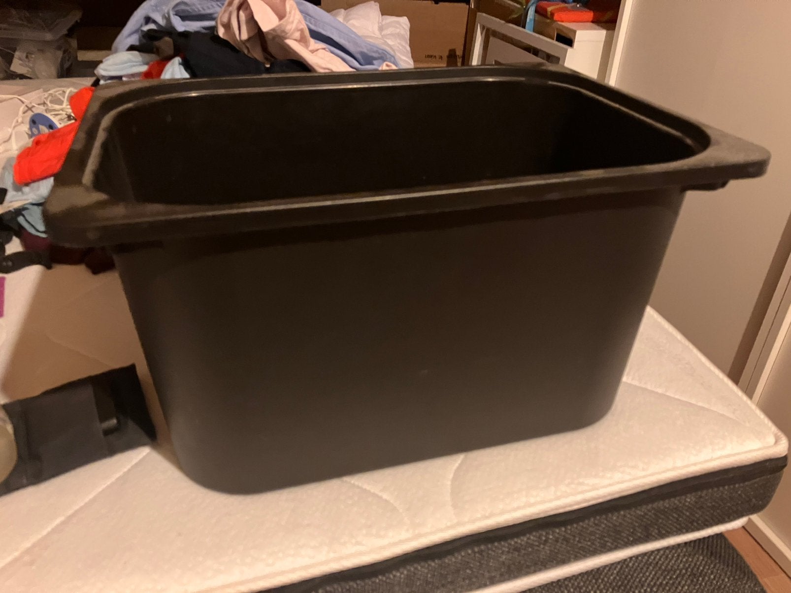Trofast zwarte bak, Ophalen
