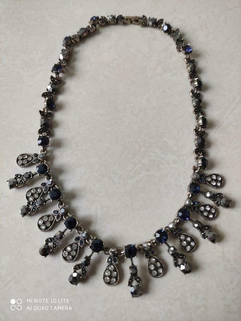 Moderne ketting met wit en blauwe stenen, Ophalen of Verzenden, Overige materialen