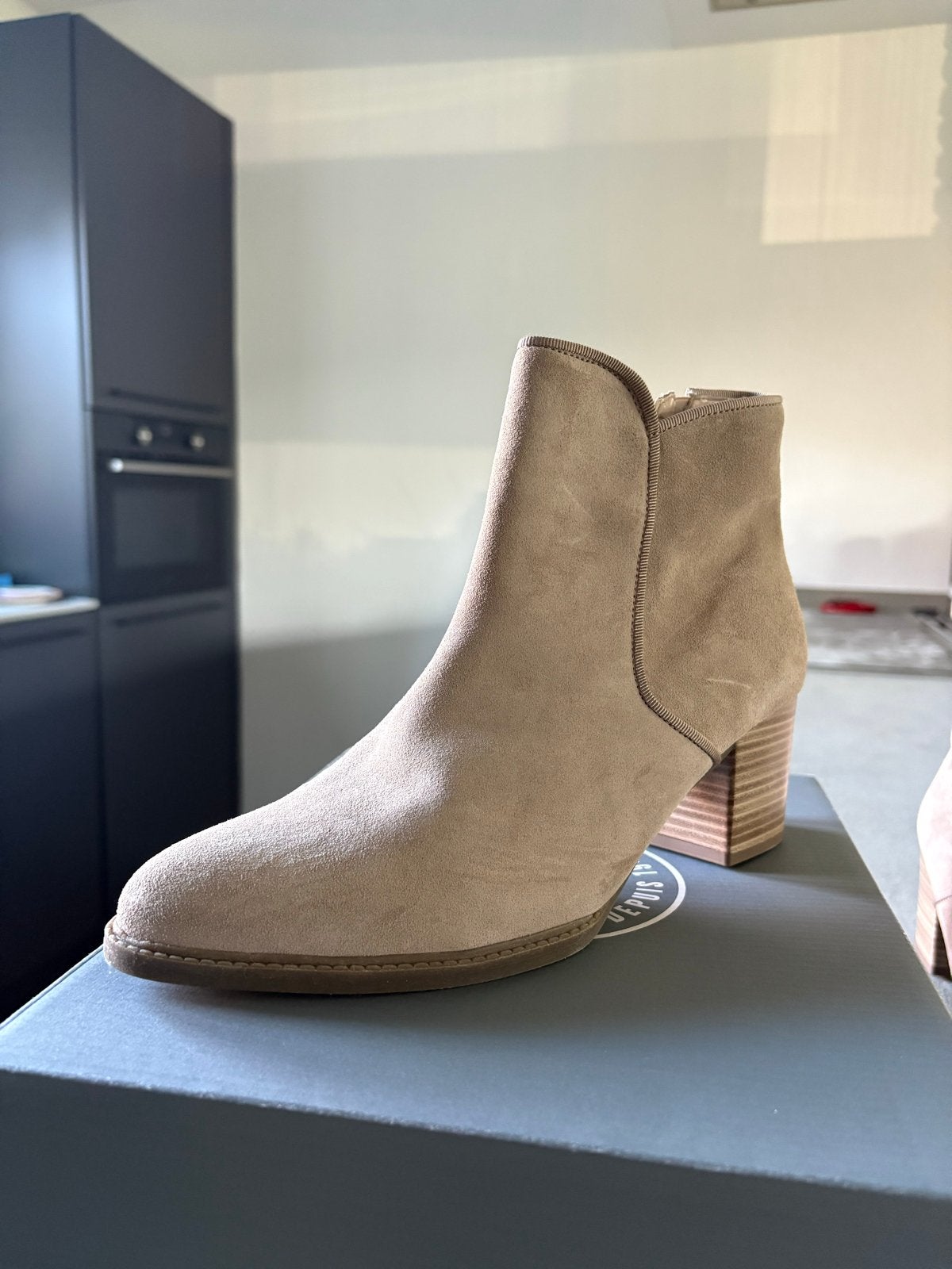 Gabor suède enkellaarsjes - Nieuw, Kleding | Dames, Ophalen of Verzenden, Nieuw, Beige, Lage of Enkellaarzen