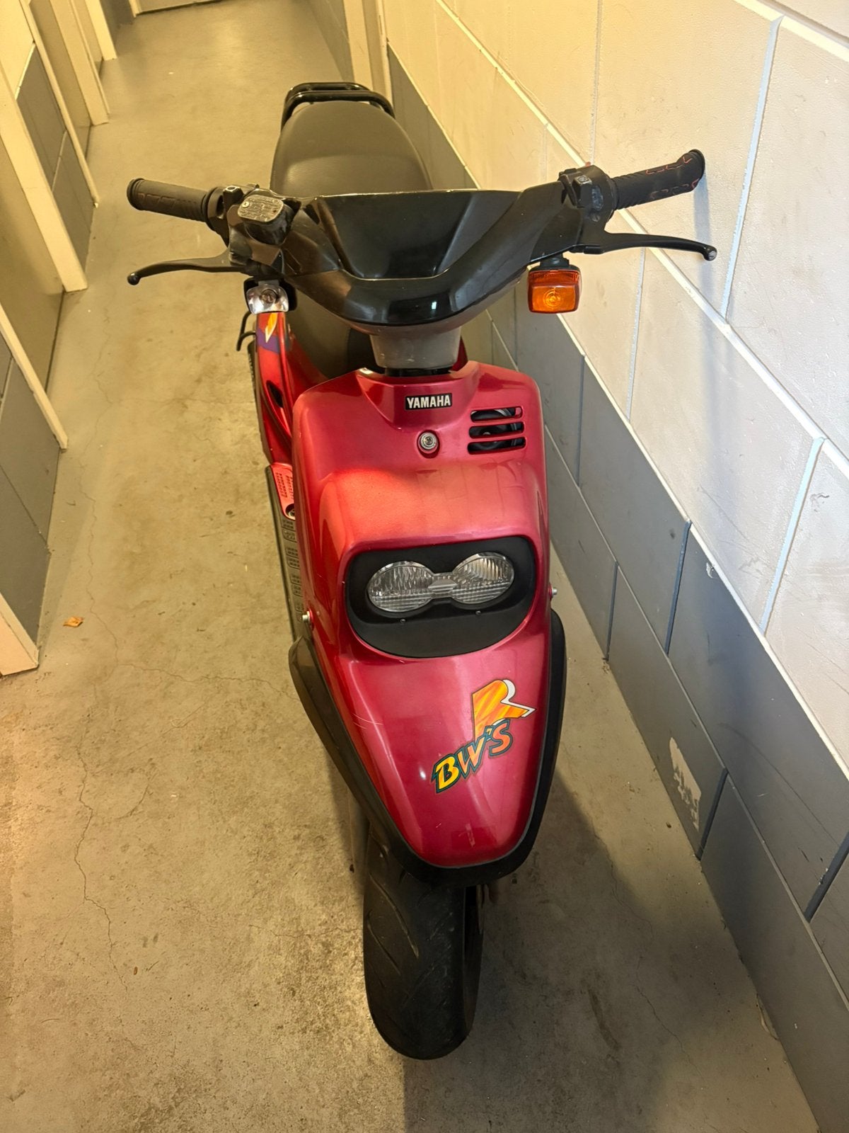 Yamaha booster brom, Fietsen en Brommers, Scooters | Yamaha, Zo goed als nieuw, Aerox, Maximaal 45 km/u, Tweetakt, Ophalen