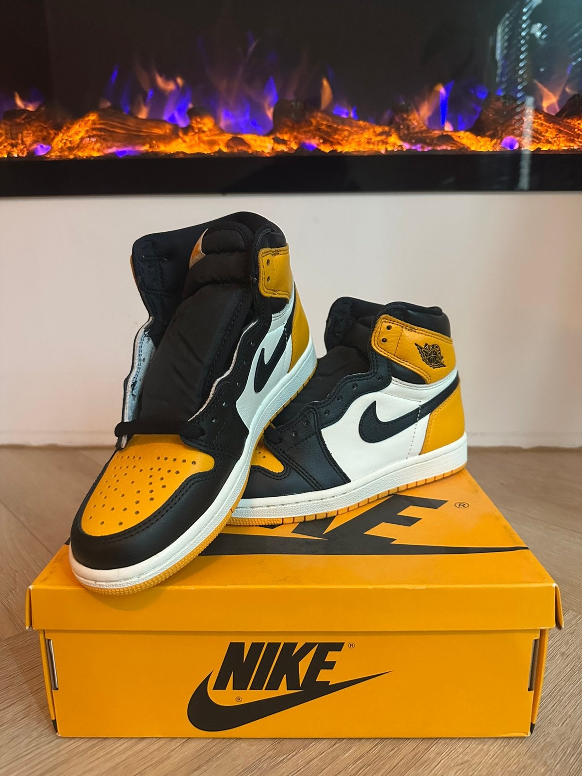 RETAIL: Nike Air Jordan 1 retro High Taxi - maat 37,5, Ophalen of Verzenden, Nieuw, Overige kleuren