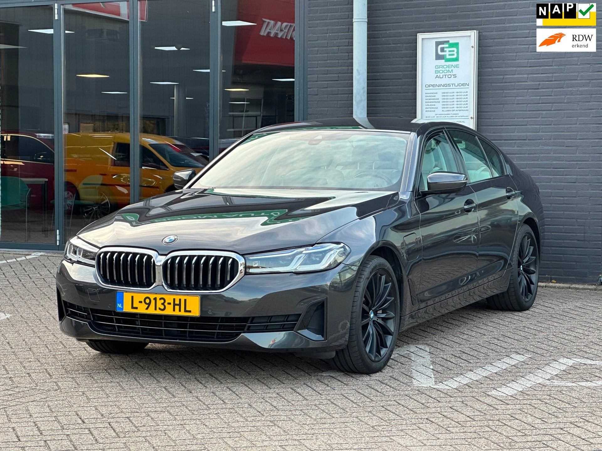 BMW 5-serie 530e Business Edition Plus/2E EIG/LEDER/CARPLAY/, Auto's, 1998 cc, Achterwielaandrijving, Gebruikt, Euro 6