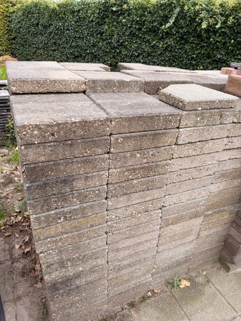 Ca. 200 stuks betontegels / trottoirtegels 30x30x7 cm (18m2), Ophalen, Gebruikt, 10 m² of meer, Beton