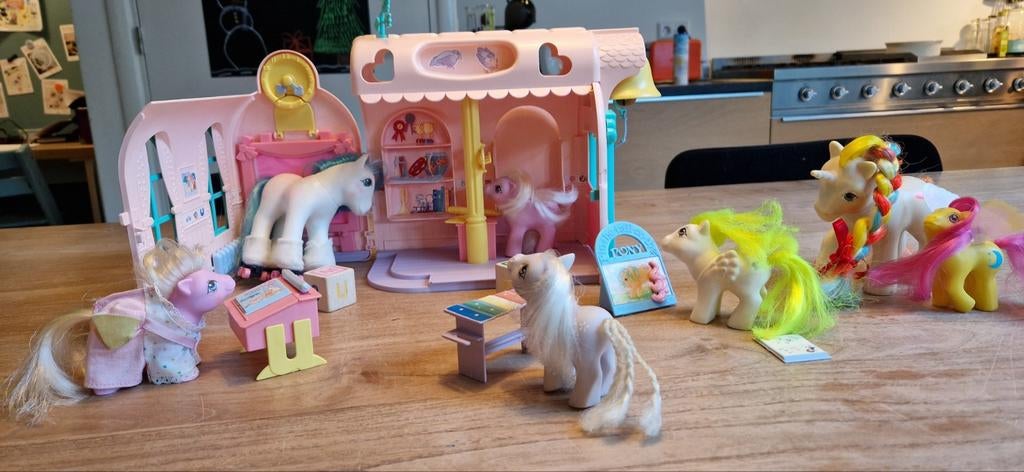 Vintage My Little Pony School met 7 pony's en accessoires, Ophalen, Gebruikt