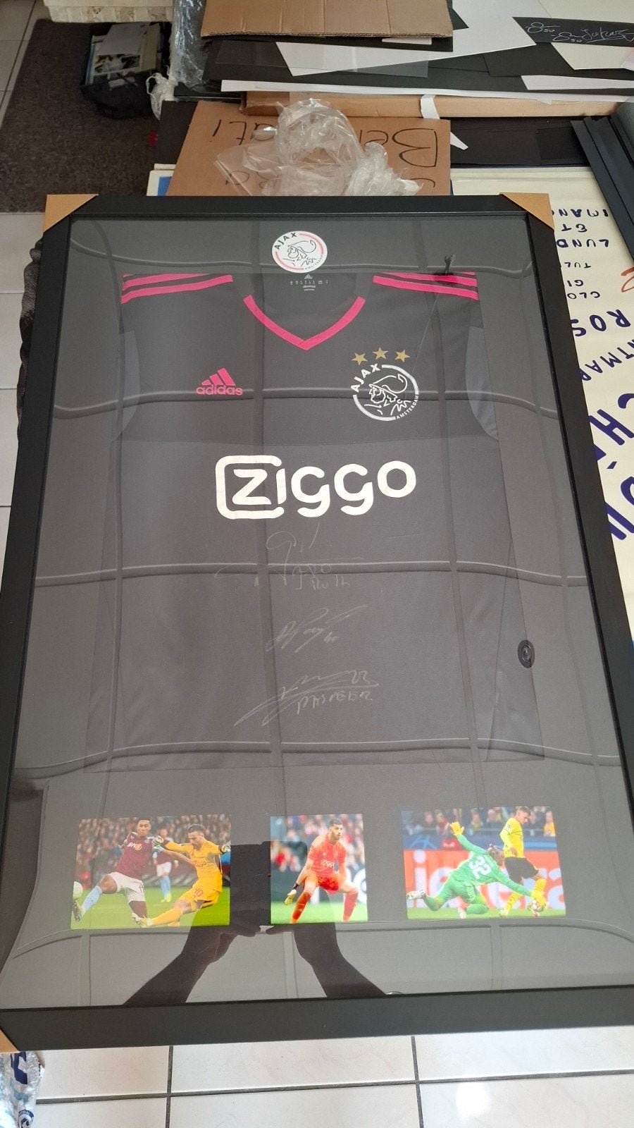 Ajax keepersshirt gesigneerd in lijst, Ophalen of Verzenden, Zo goed als nieuw, Ajax, Shirt