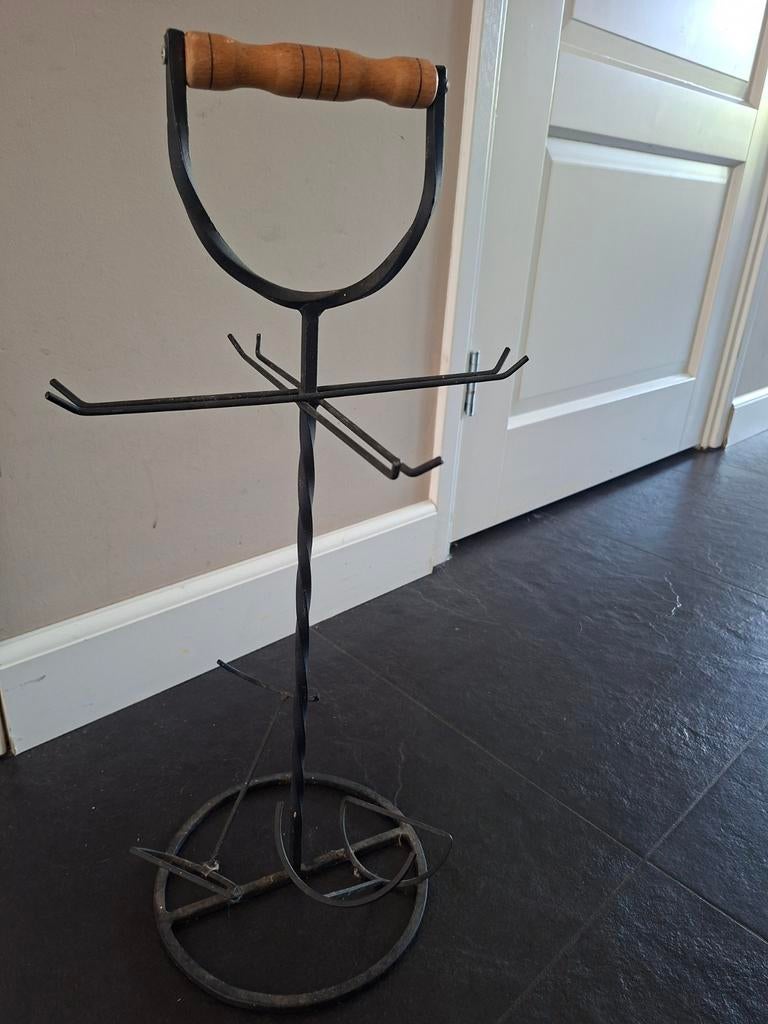 Smeedijzeren wijnrek/glazenrek met houten handvat, gratis, Ophalen