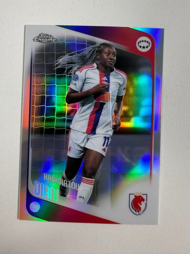 5 Kadidiatou Diani Refractor Topps Women's Chrome 2025-26, Ophalen of Verzenden, Nieuw, Buitenlandse clubs, Poster, Plaatje of Sticker