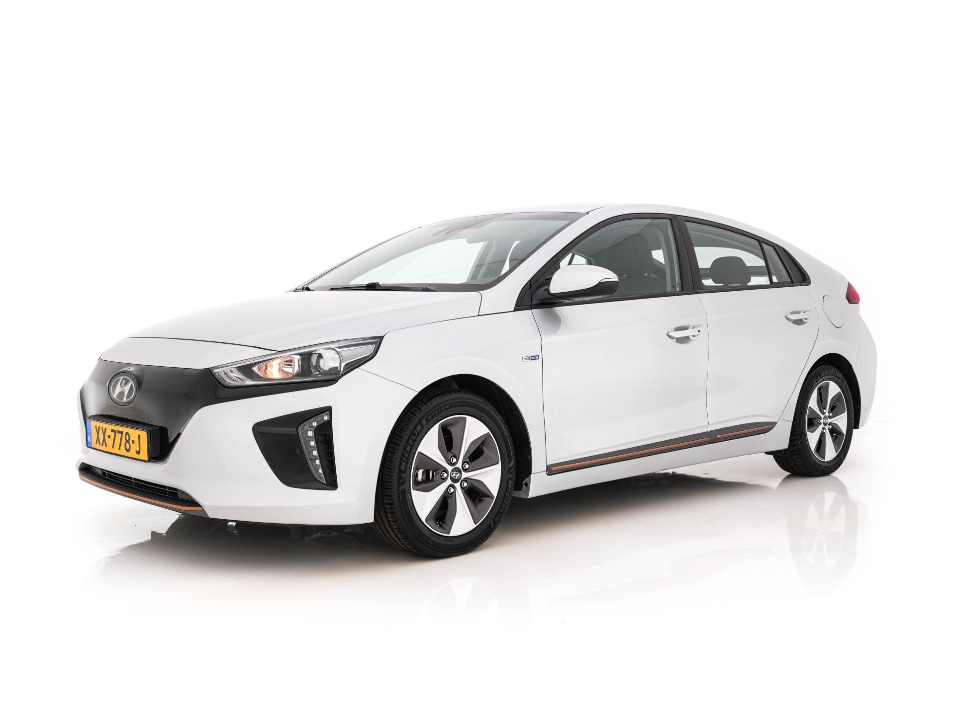 Hyundai IONIQ Comfort EV {SoH-94%} (INCL-BTW) Aut. *ADAPTIVE, Automatische klimaatregeling, Stof, Zwart, Origineel Nederlands
