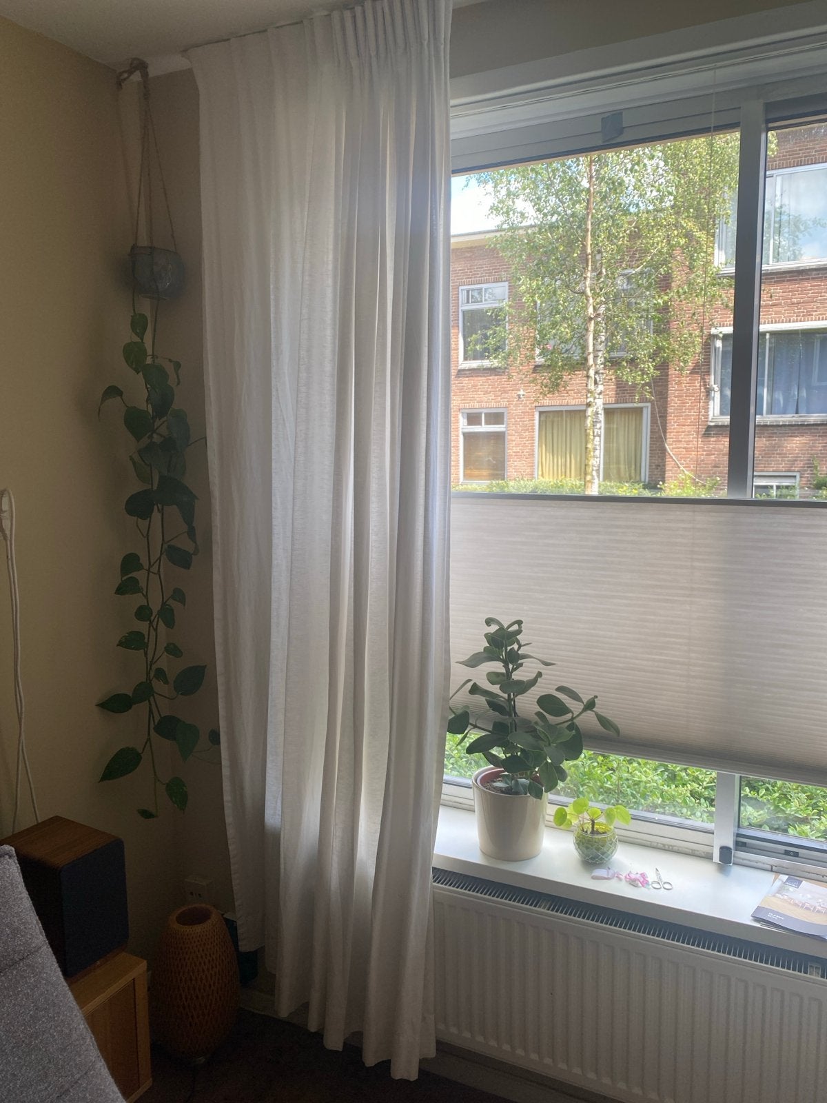 Drie linnen gordijnen met klein vlekje, Huis en Inrichting, Stoffering | Gordijnen en Lamellen, Gebruikt, Gordijn, Wit, Overige materialen