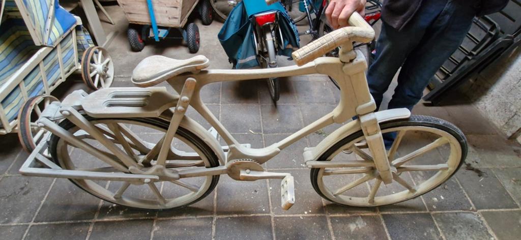 Unieke houten fiets, Fietsen en Brommers, Fietsen | Dames | Omafietsen, Terugtraprem, Hout, Gebruikt, Ophalen of Verzenden