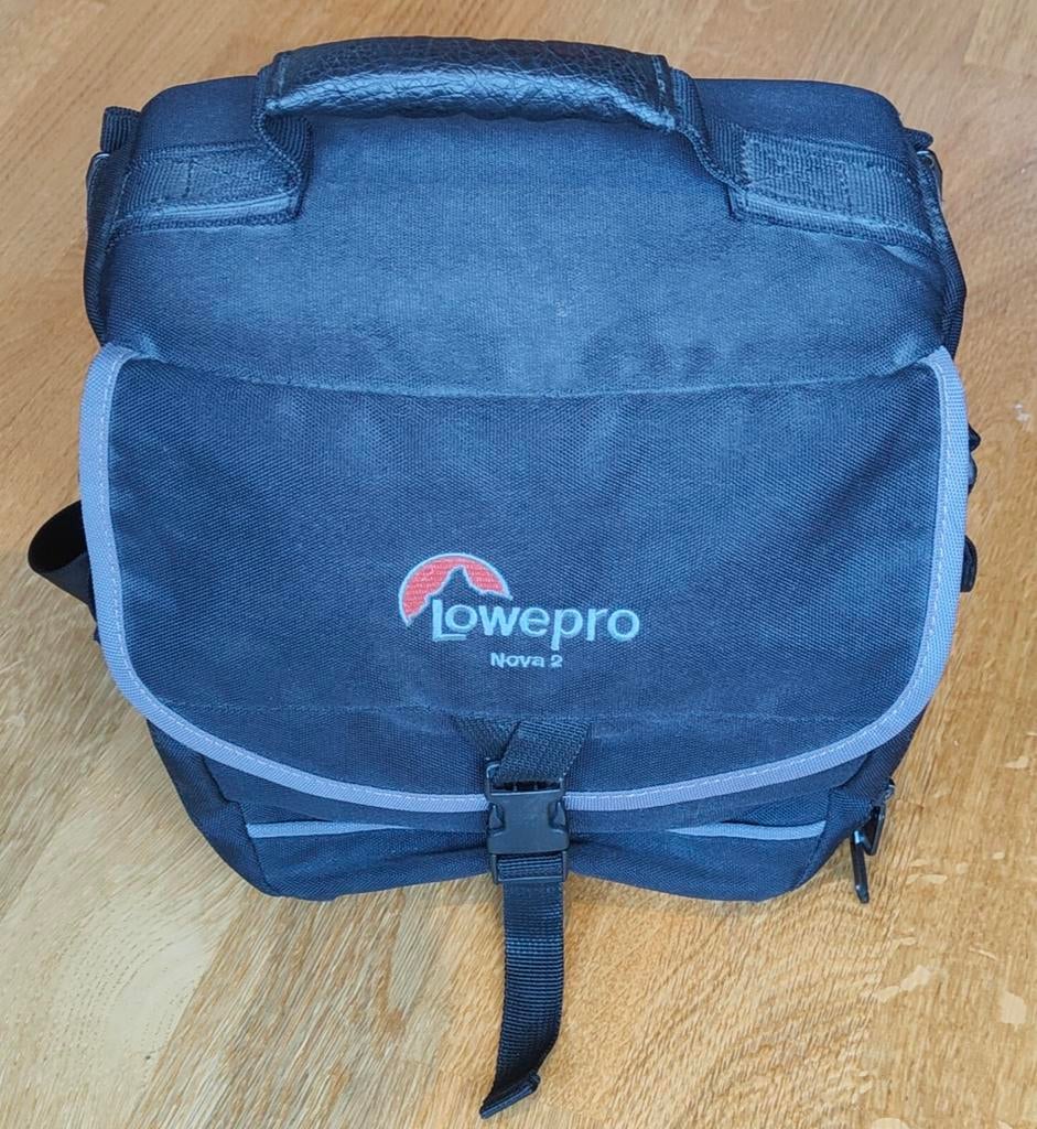 Lowepro Nova 2 fototas - Compacte en stevige cameratas, Audio, Tv en Foto, Fotografie | Fototassen, Ophalen of Verzenden, Gebruikt