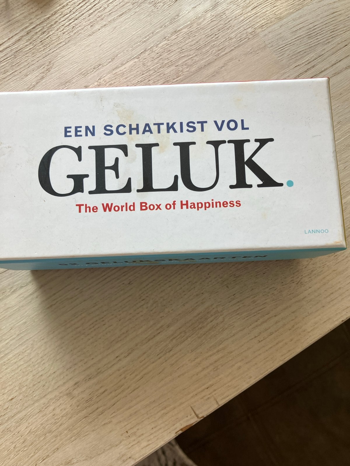 Een Schatkist Vol Geluk - The World Box of Happiness, Ophalen of Verzenden, Zo goed als nieuw